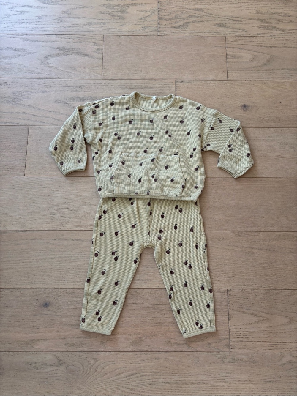 Quincy Mae light yellow cherry print sweatshirt set, size 2-3Y
